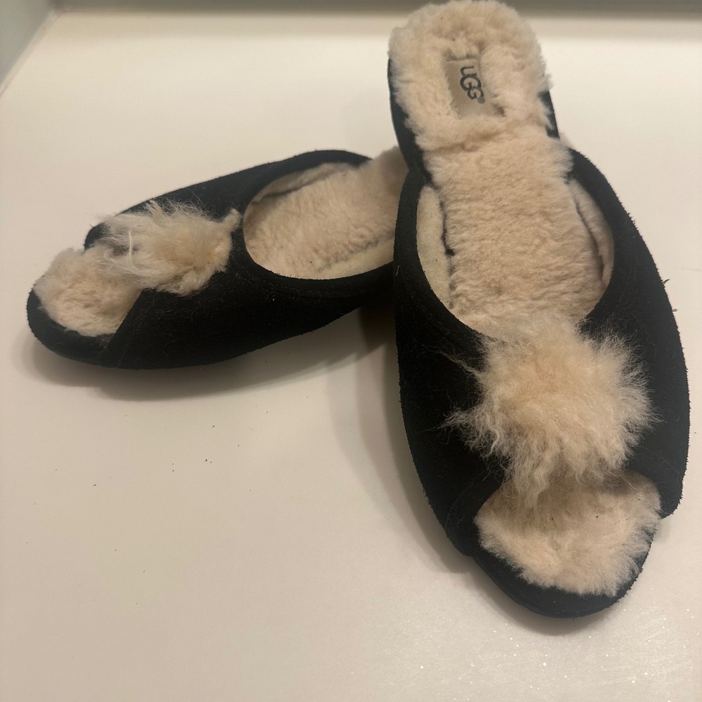 UGG Australia Black Suede Sheepskin Pom Pom Peep Toe Wedge Slide Slippers Sz 8